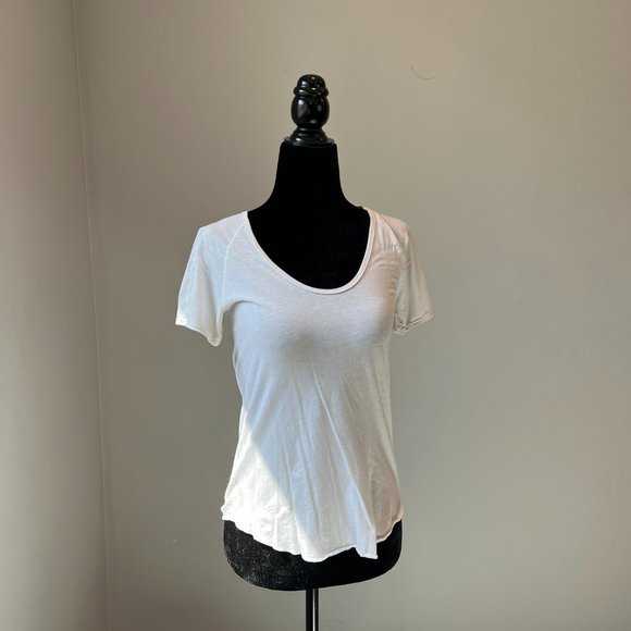✨ 2/$10 Aritzia Wilfred White T-Shirt - Picture 1 of 5